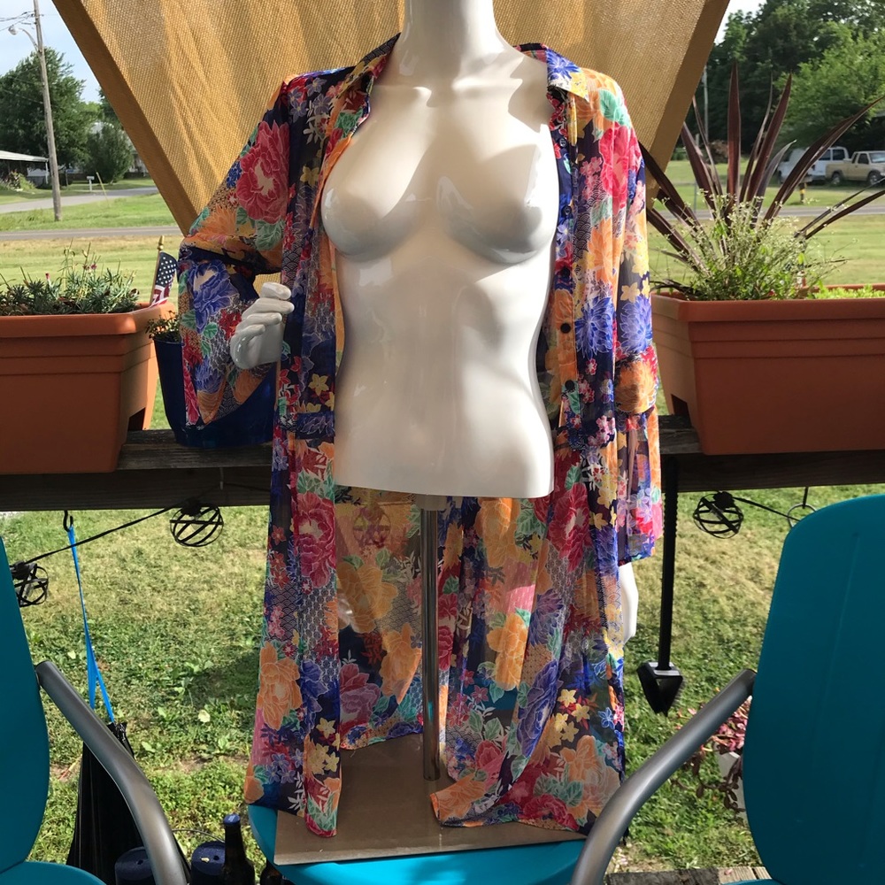 Kimono beautiful for beach cover up. Versatile!!